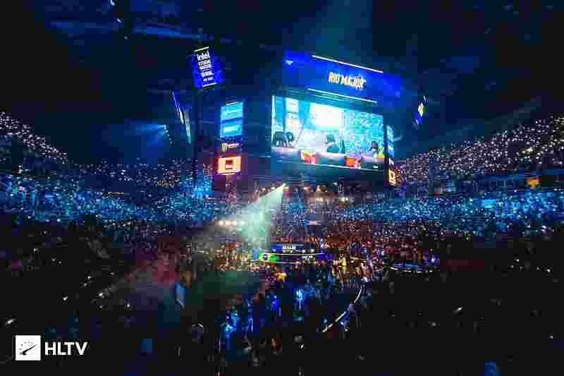 Creme在被KC零封后每日陪女友双排金铲铲 打HLE前夜玩到凌晨4点！